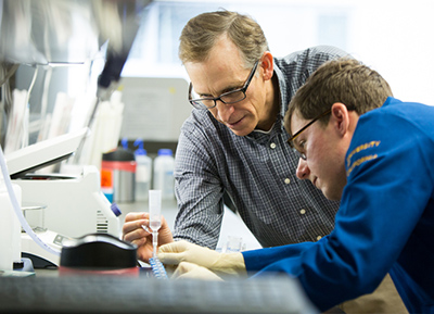 John Witte and student work in Witte's lab at UCSF